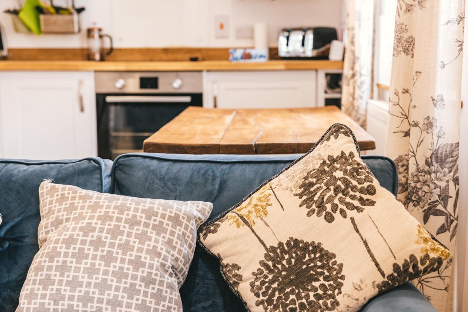 Ludlow Town Centre Apartments Экстерьер фото